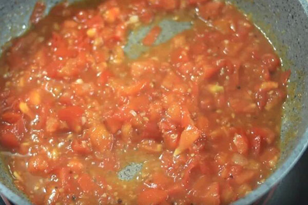 Làm nước xốt cà chua