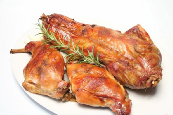 Thịt thỏ nướng mù tạt rất được yêu thích bởi vị mù tạt kích thích vị giác